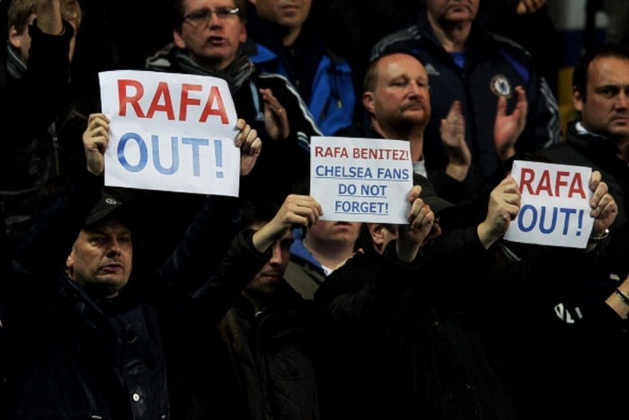 25/11/2012 – Rafael Benitez ra mắt trong trận đấu đầu tiên dưới cương vị mới. Chelsea hòa Man City 0-0, nhưng điều đáng chú ý xảy ra trên khán đài khi các CĐV la ó Benitez, người từng nói xấu Chelsea trong quá khứ.